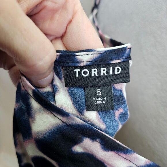 Torrid Leopard Print Sleeveless Top Size 5 - Picture 6 of 9